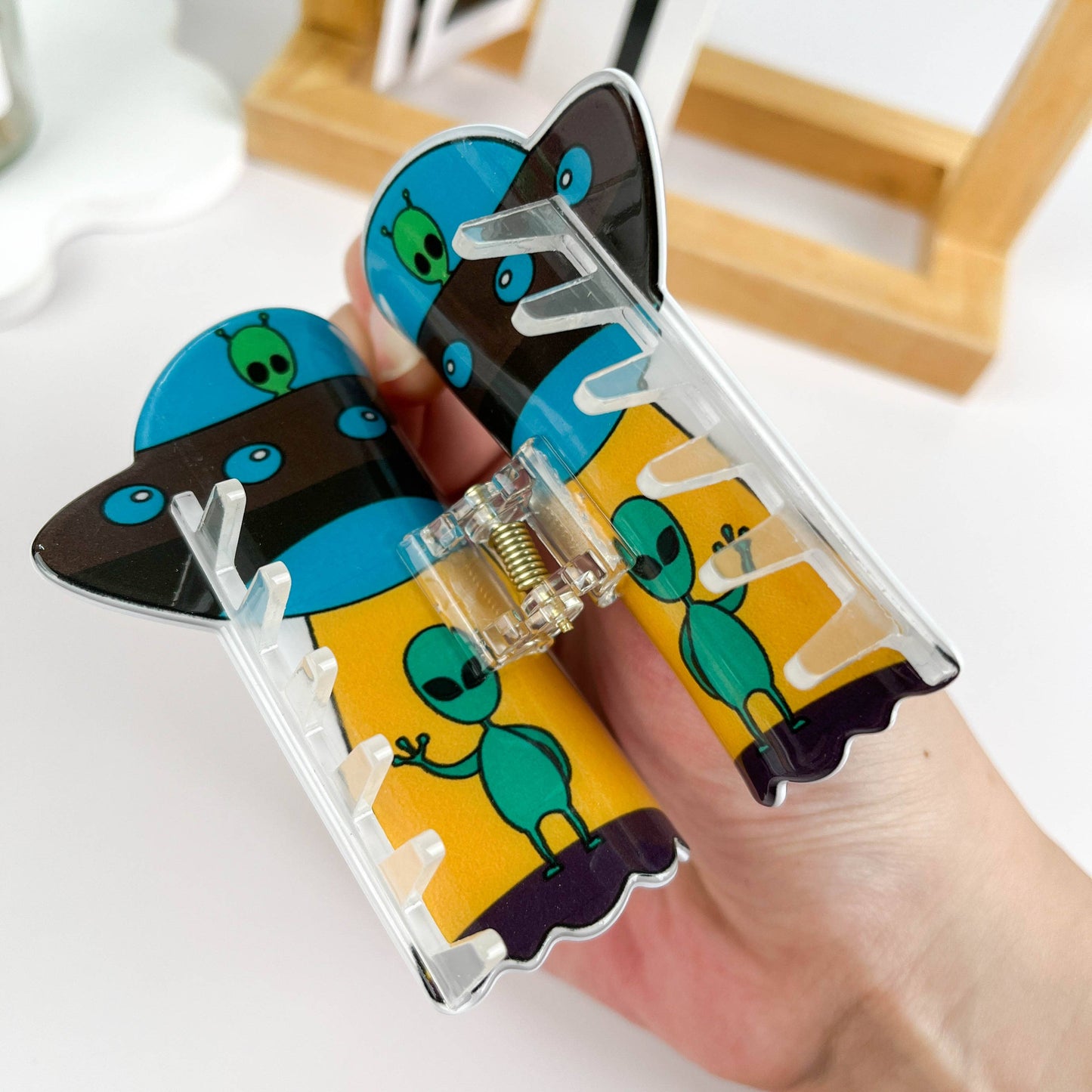 Super cute alien hair claw clip