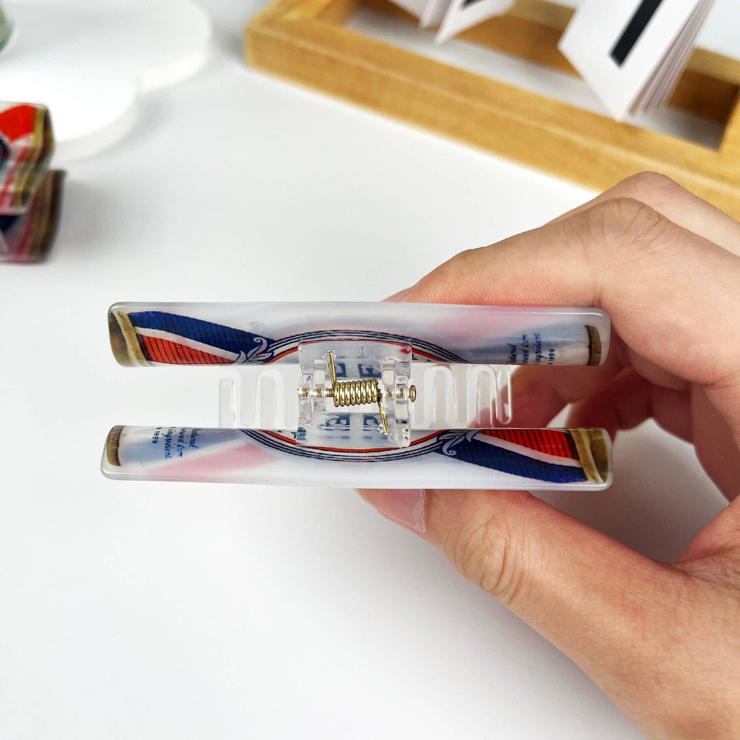 Beer can acetic acid hair claw clip